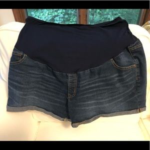 Maternity shorts